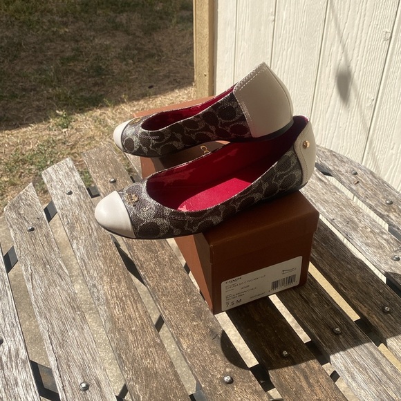 Coach loafers. Like new. - Picture 2 of 4